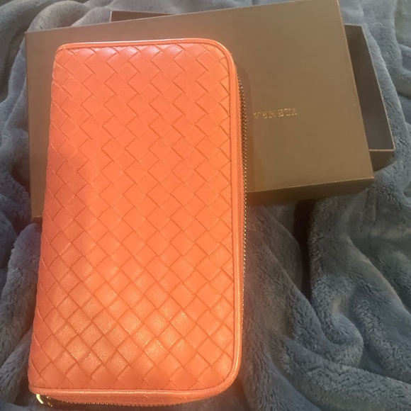 Bottega Veneta Pre-Owned
2000s Intrecciato zipped long wallet - Picture 10 of 10